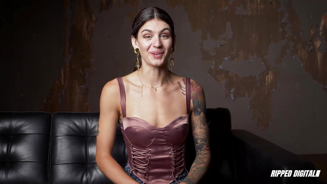 Ramona Vixen думает, что она нерушима, пока они не докажут ее неправильно