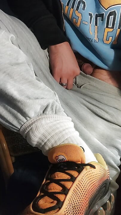 Dj-bro sidik ve kirli çoraplarla oyunlar.... Çekiçle vur!