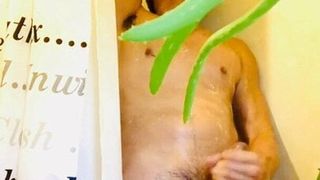 Masturbándose en la ducha
