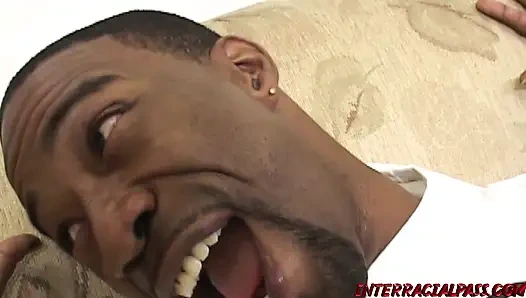 Rebecca трахают, пока ее киска - розовая и сырая