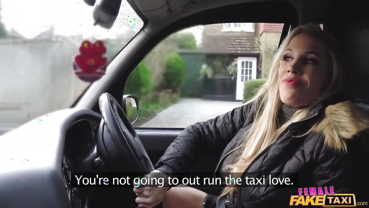 Fake Taxi - corredor é duramente punido no banco de trás