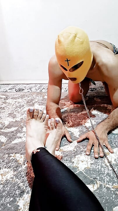 Köle ayaklara tapmak için eğitildi 11 derin yalama ve öpüşme