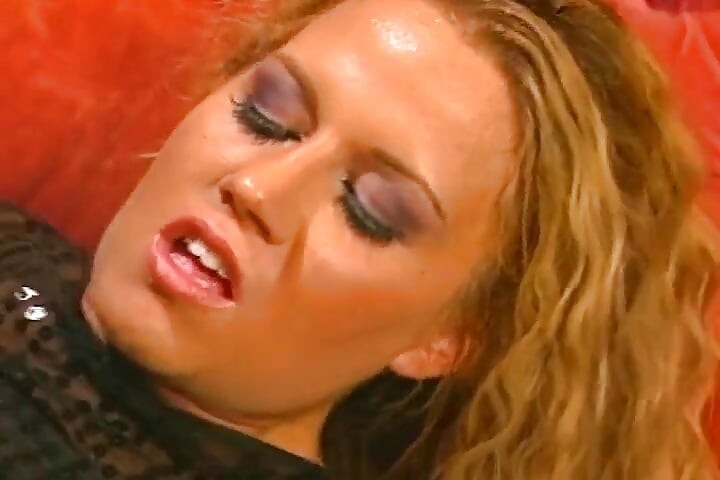 Blond milf ssie dildo i palce do wybuchowego orgazmu