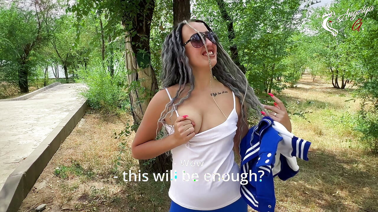 Acquaintance on street and fucked in home - She let herself get fucked for a bouquet of flowers.