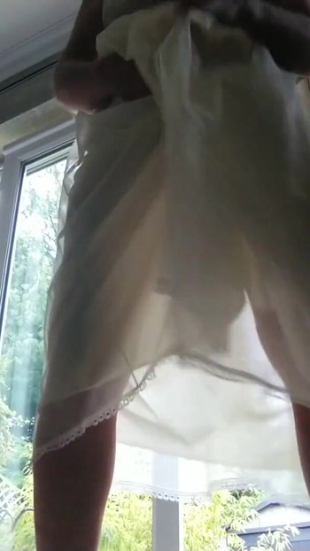 Indimenticabile momento da "Adoro la sensazione di nylon morbido sexy al mattino"