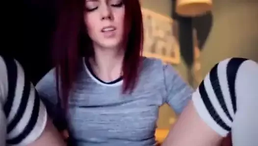 redhead girl make orgasm with toy ohmybod