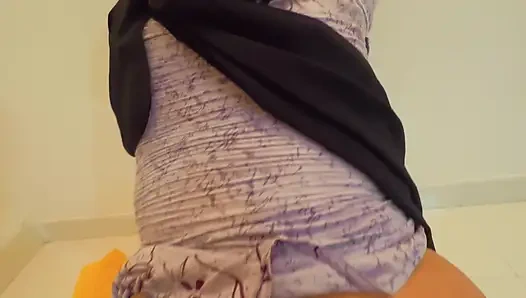 Mısırlı ateşli büyük memeler ve büyük götlü 19 yaşındaki iri güzel kadın hizmetçi sahibi tarafından sikiliyor, ev sahibinin odasını temizliyor - döl