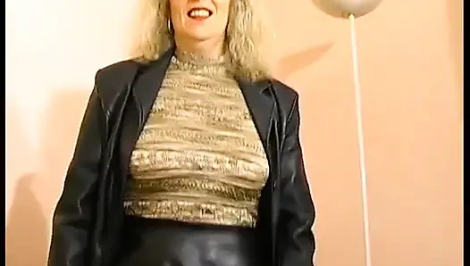 Carla, Есть зрелая блондинка с большими грудями приходит на встречу нам