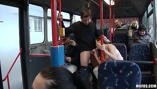 B sides - bonnie shai wurde beim öffentlichen sex im stadtbus erwischt