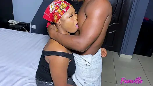 Pria gym ngentot sama wanita yang  sudah menikah