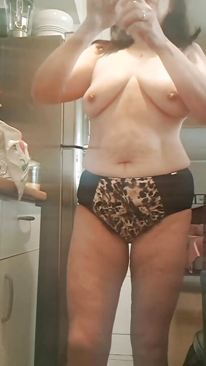 Stepmom in the Kitchen Wanting to Be Fucked