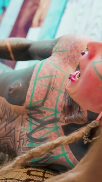 Oonchi eri ke joote vali khoonkhar bwc jnbhaee, chehre par viry, chudaee | klip 1