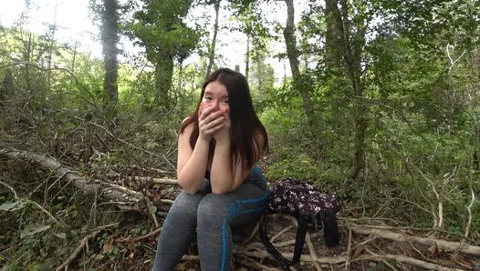 みんな見て!私が試した教育的な美しいビデオ、そして私たちは森に捕まりました!