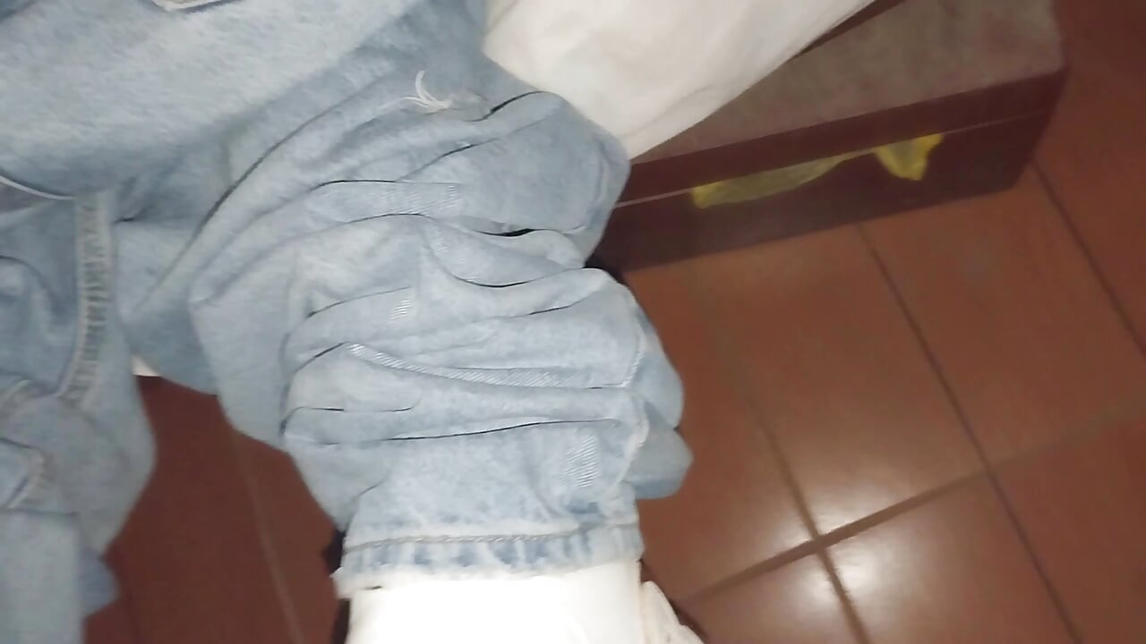 Îmi dau vaginul urmăritorilor și câștigătorul mă fute foarte bine ca un câine cățeluș. Rămâneți pe aproape pentru următoarea tragere la sorți