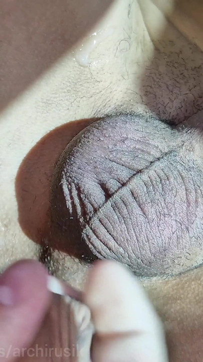 Gorące! Młody facet w samochodzie rucha się z tatusiem, dużo spermy w miejscach publicznych!