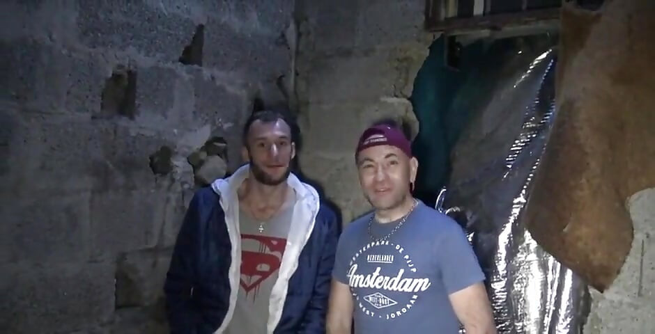 Brandon je seksi francuski mladunac i predlažem mu da ga pojebe sirovo i napunjeno francuskom porno zvijezdom Guillaumeom Wayneom