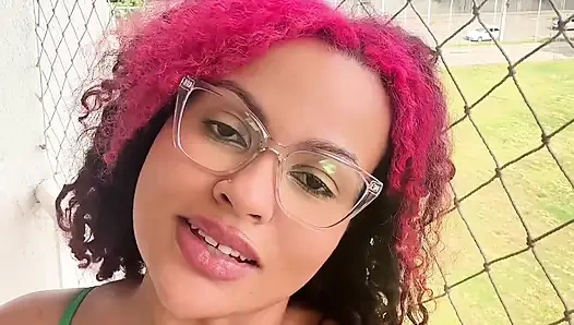 Пухлая девушка с натуральным, подборка глупых лиц закатывает глаза и смех