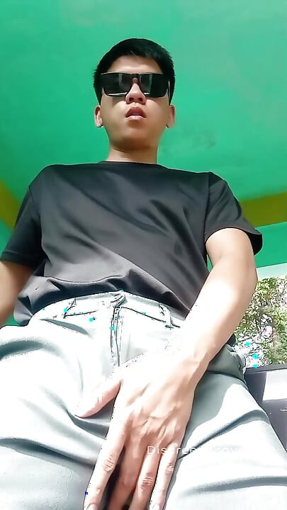 Naughty boy jerk off while waiting for his date - Pinoy Jakol