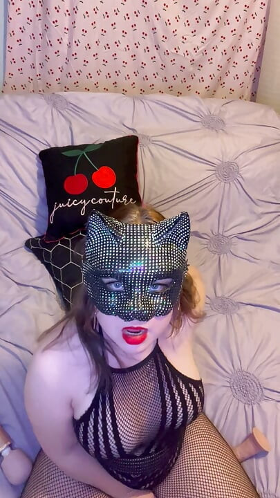 Sinderella84  presents October solo play
