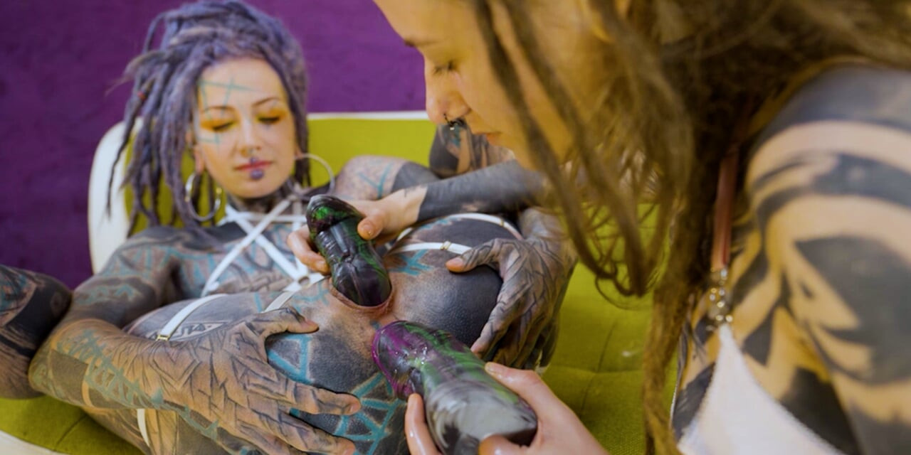 Alternativni TATTOO Tinejdžeri se jebu s ludim igračkama