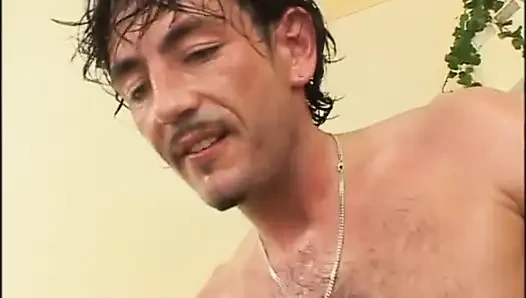 Tante tua dan muda rambut pirang lagi asik fingering memek beceknya