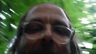 Papá rastas flequillo nerd chica en el bosque parte 2