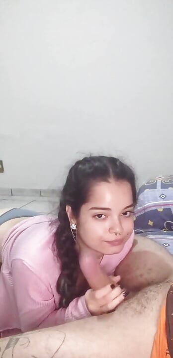 Maravillosa mamada estilo garganta profunda y luego esa sentada que solo ella sabe terminó en semen dentro de su coño