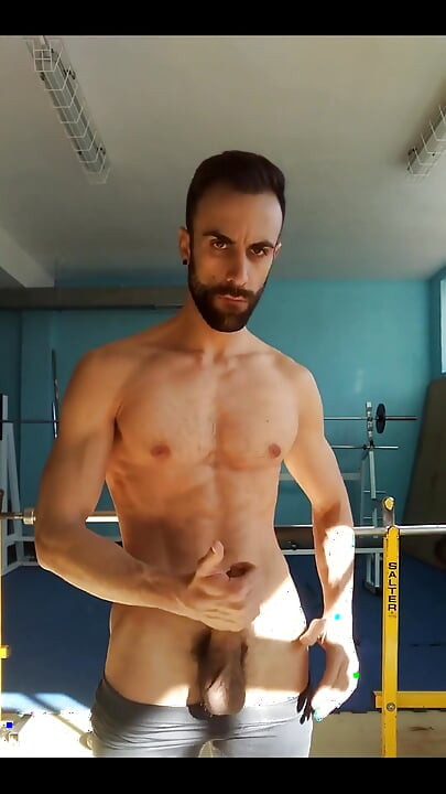 Spor salonunda sikilmek ister misin?
