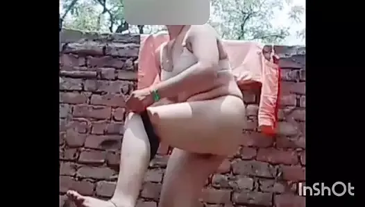 Bathroom MMS hot desi girl changing her clothes after bathing