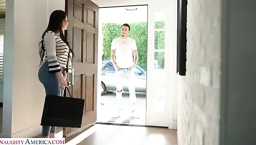 Savanah storm si cewek cantik lagi bayar hutang tunangannya