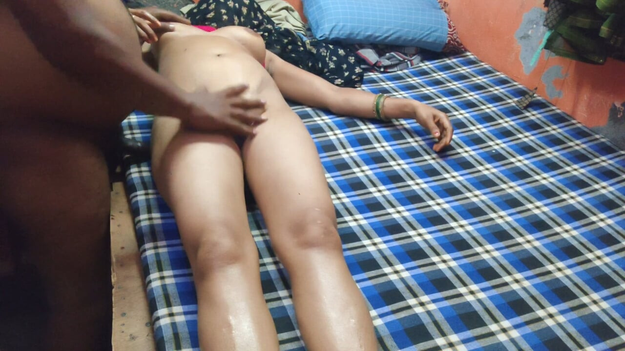 She got her boyfriend massage her breasts and her whole body with her friend.
