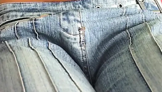 Küçük memeli sarışın fahişe oyuncu seçmelerinde amını parmaklıyor