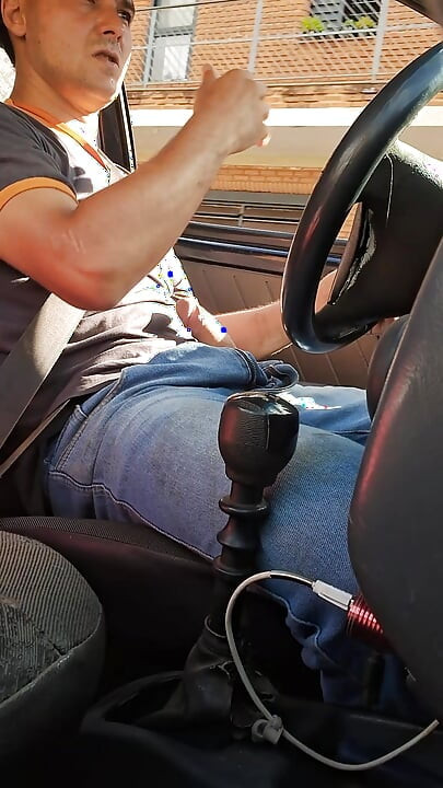 How I like to drive with my hand on the gearbox