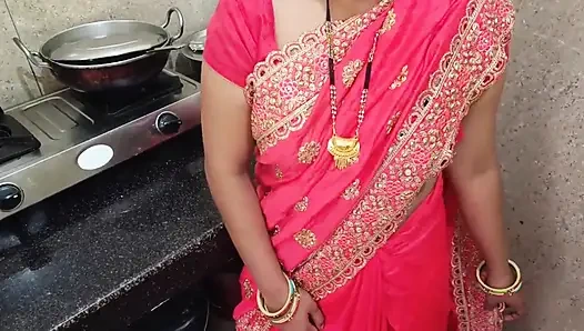 20 yaşındaki ateşli evli kadın kocasını aldatıyor ve köylü bir inek oğlanla sikişiyor ve kocası seksten sonra yeni evli ateşli evli kadın