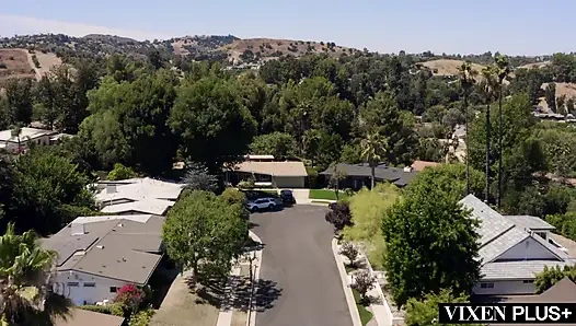 Vixenplus Amerikalı orta yaşlı seksi kadın bölüm 2 - kamera arkası görünümü