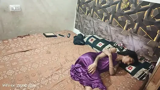 Hintli bir ev hanımı kayınbiraderi tarafından sert sikiliyor