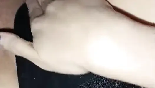 Bu sabah ellerimi tutamam. Bu ıslak amına mastürbasyon yapmak zorunda kaldım