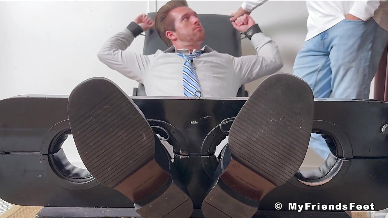 MyFriendsFeet: Zgodni Jace Starr izdržao i prošao audiciju za škakljivanje