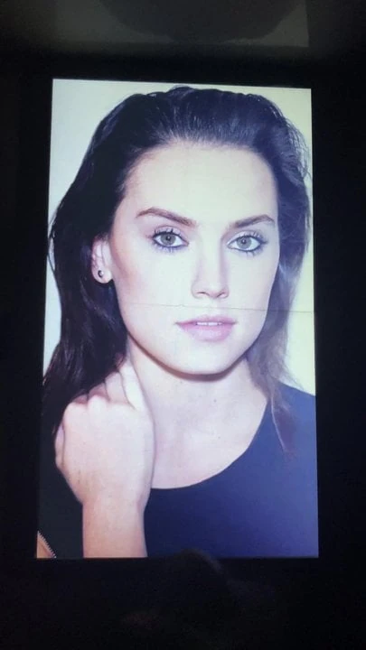 Daisy ridley odaje počast spermi