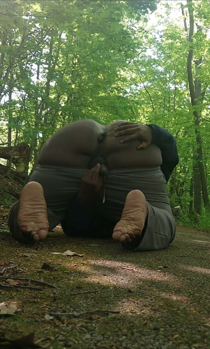 Risky exposed public cumshot