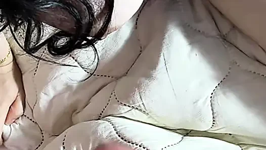 Yeni Suudi porno seksi karım büyük bir penisi seviyor