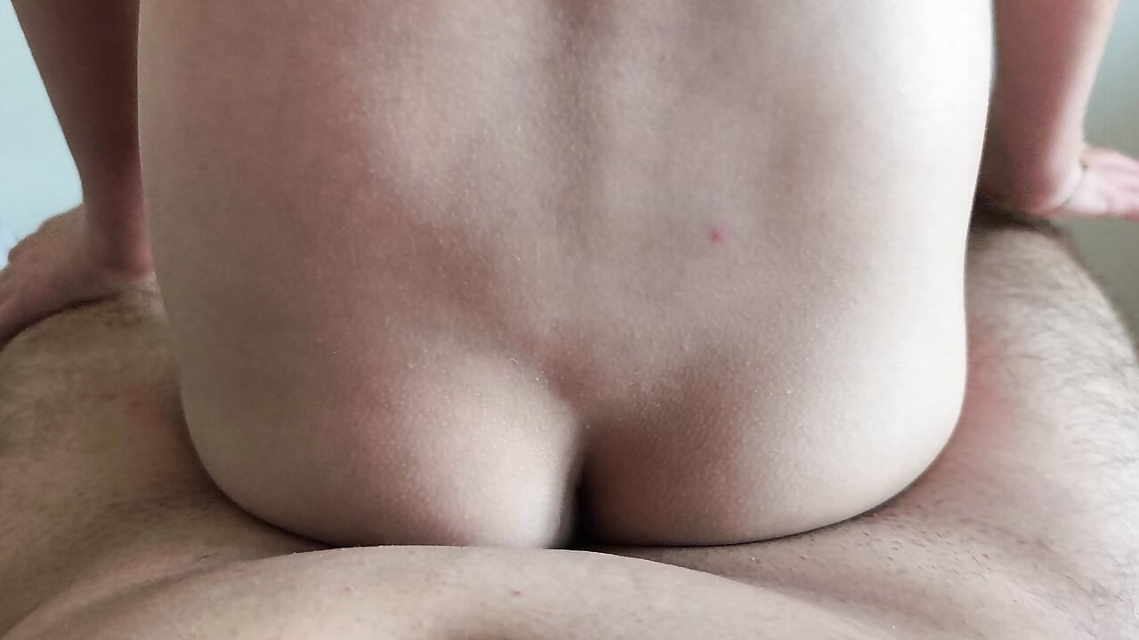 Eu monto o pau enorme do meu meio-irmão