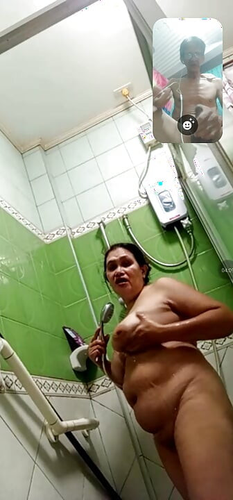 Separuh mandi pantat .! Si Dia berkata esok kita melakukan panggilan seks video lagi di downe