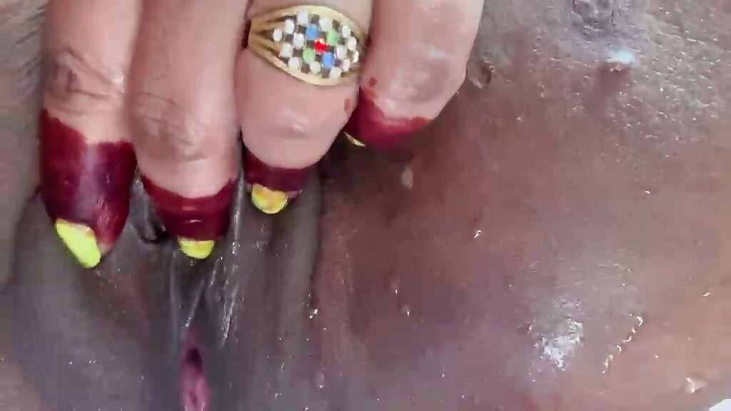 Desi bhabhi ka sweet sexy big pussy fingaring hard pussy