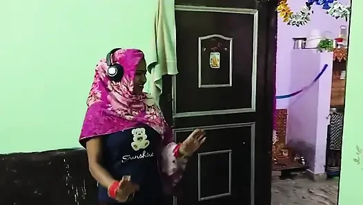 Adik tiri yang super hot ini dientot habis-habisan sama besar sampai merem melek
