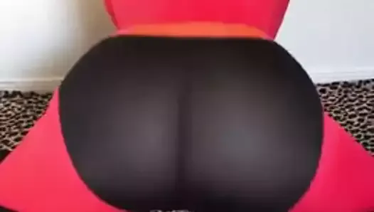 Mrs Incredible shakes that booty!