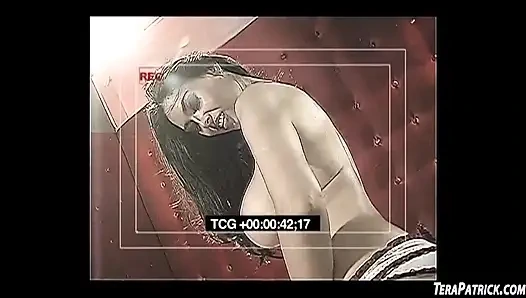 Tera Patrick идет мастурбировать гонзо-игрушкой, соло