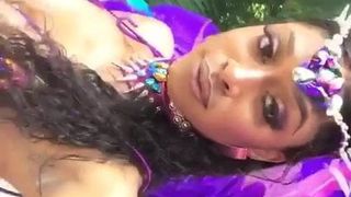 Dominicaanse zwarte babes in het carnaval 7