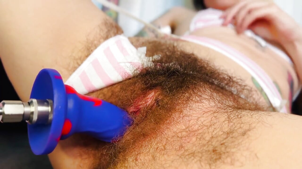 איגירל שעירה מול מכונת זיון