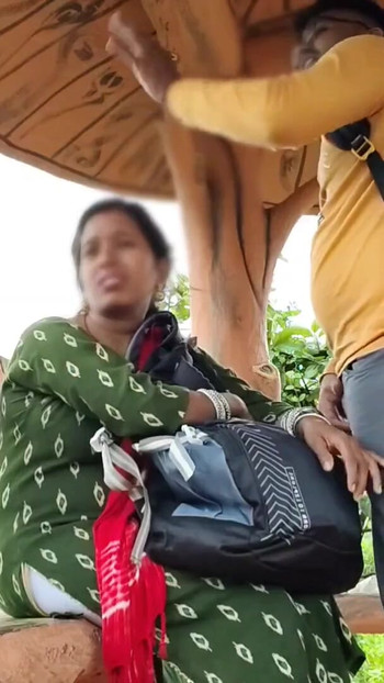 Detik tidak dapat dilupakan dari "Awek Kolej & Budak Tidak Diketahui Masa Cepat Frendship - Tempat Pelancongan Par, Bhabhi Pelancong Mili - panas"